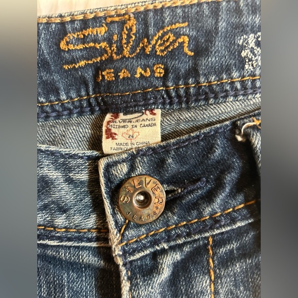 Silver Pioneer Blue Jeans Slightly Distressed - Picture 3 of 7